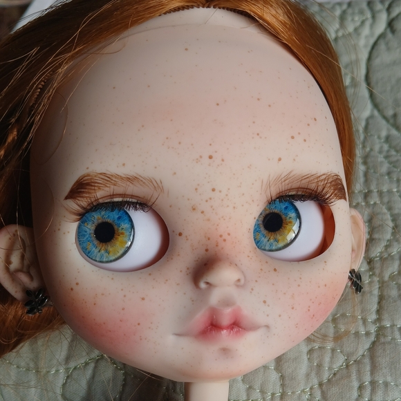 Blythe Doll - Picture 3 of 8